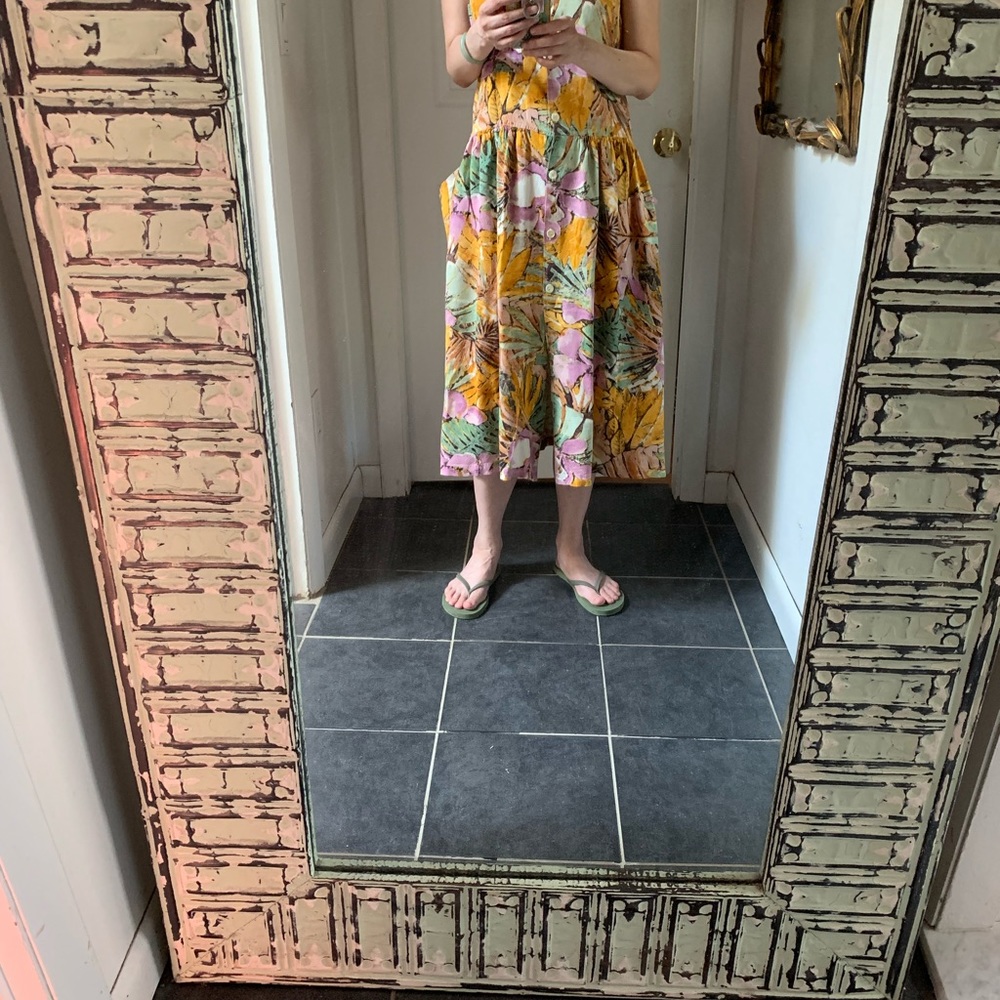 Beautiful abstract pattern sun dress.